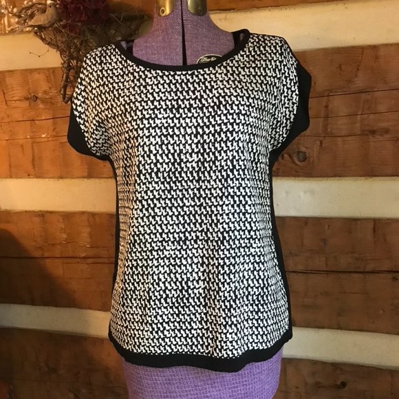 Diane Von Furstenberg Stretch Silk B/W Top - Picture 2 of 9